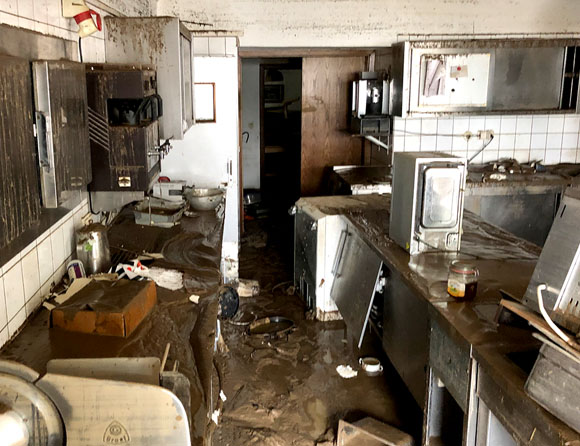 Landgasthof Weihs Küche nach der Flutkatastrophe 2021